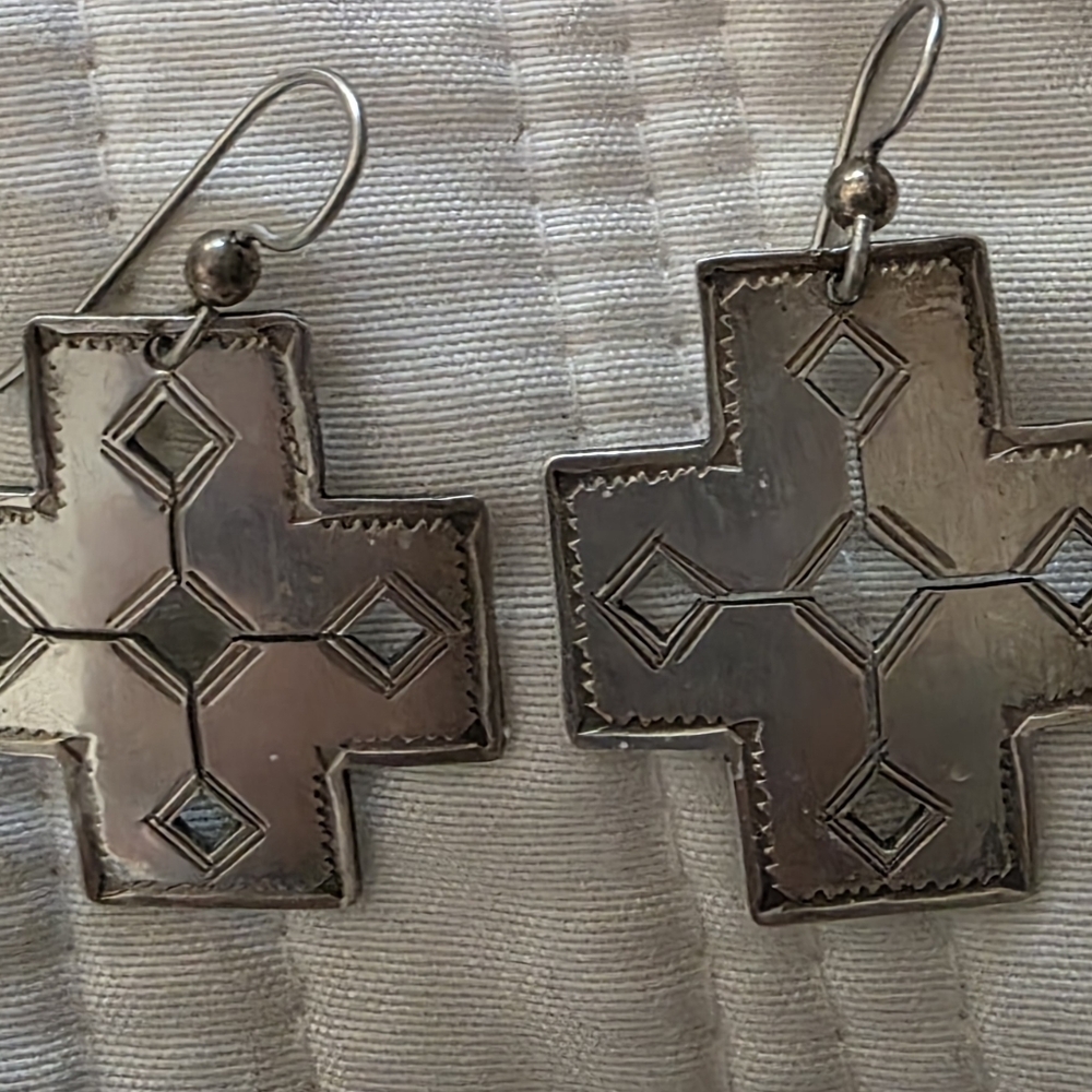 Vintage Sterling Silver 925 Southwestern Navajo Etched Cross Dangle Earrings - Picture 8 of 8